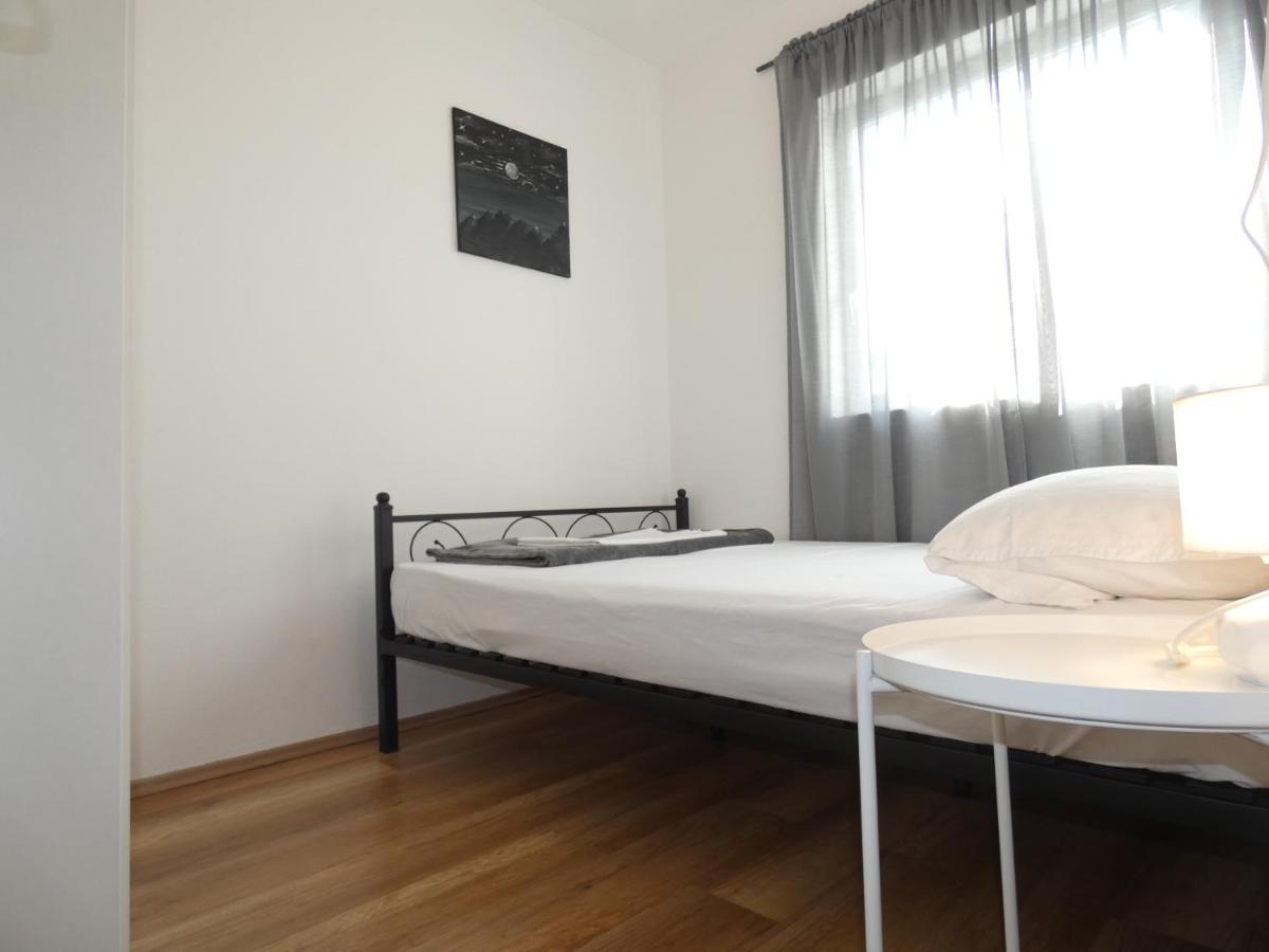 Holiday House Sia Ясенице Экстерьер фото