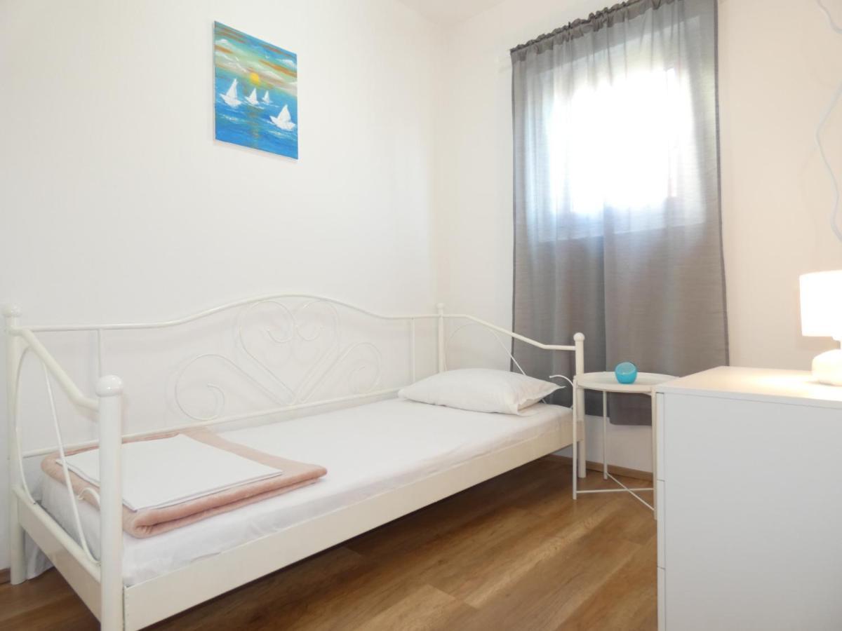 Holiday House Sia Ясенице Экстерьер фото