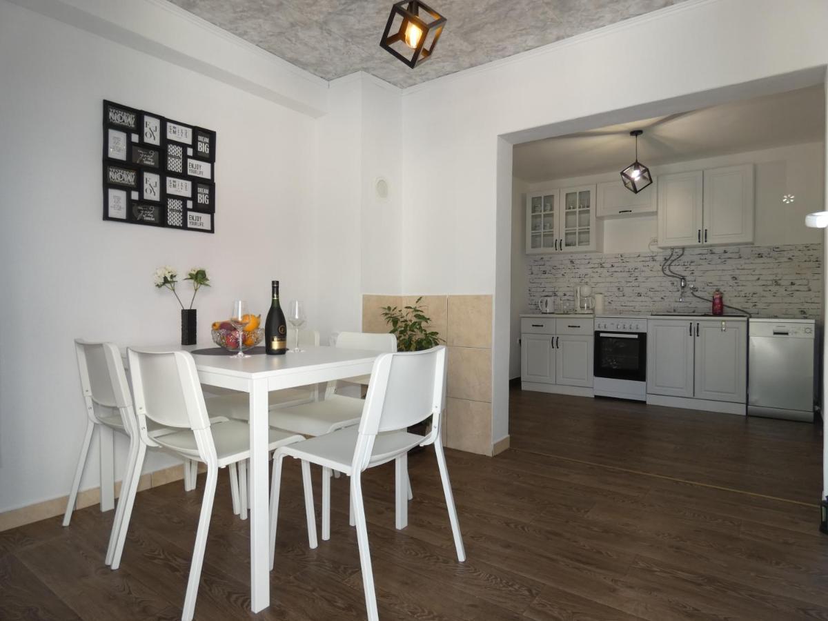 Holiday House Sia Ясенице Экстерьер фото